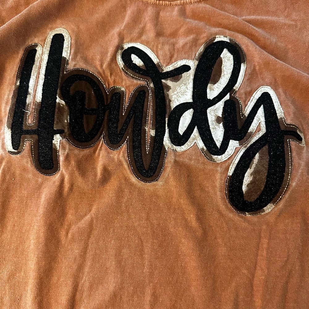 “Howdy” Custom Tee L - Picture 3 of 5